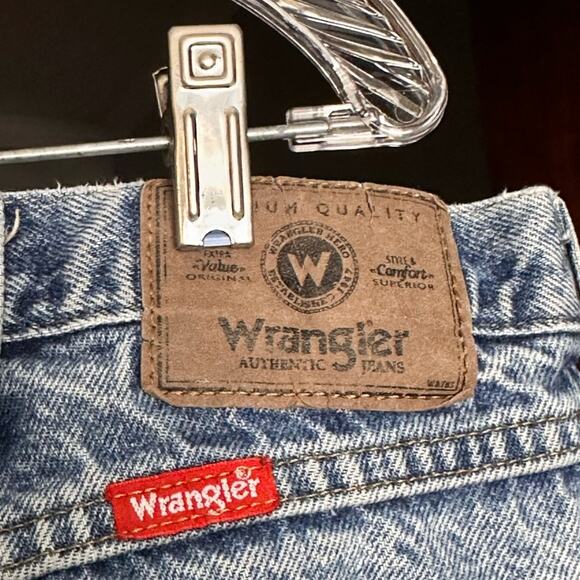 Wrangler Originals Vintage Light Wash Relaxed Fit Boot Cut Jeans - Picture 3 of 3